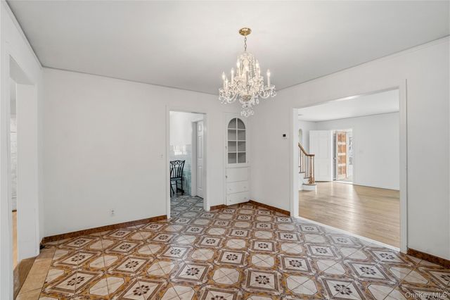 19 Chestnut Street, Glen Cove, NY 11542