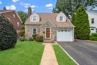 19 Chestnut Street, Glen Cove, NY 11542