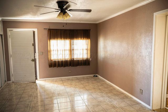 414 Oak Avenue, Dumas, TX 79029