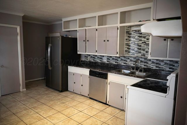 414 Oak Avenue, Dumas, TX 79029