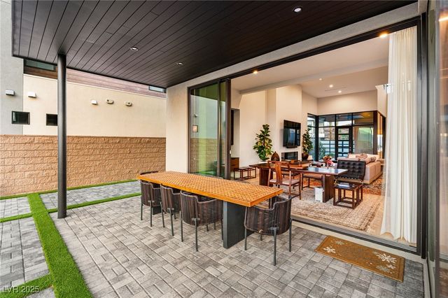 569 Overlook Rim Drive, Henderson, NV 89012