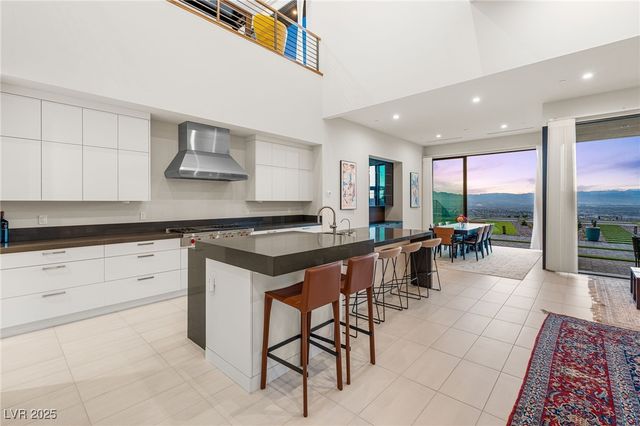 569 Overlook Rim Drive, Henderson, NV 89012