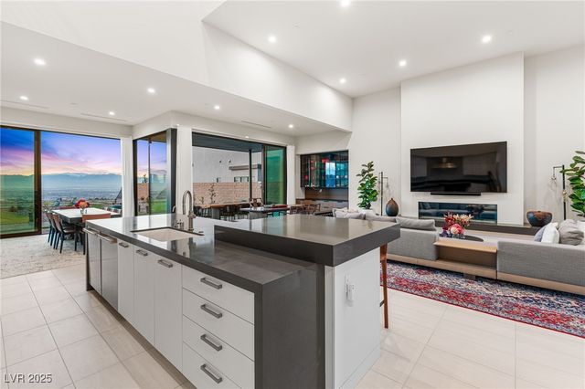 569 Overlook Rim Drive, Henderson, NV 89012