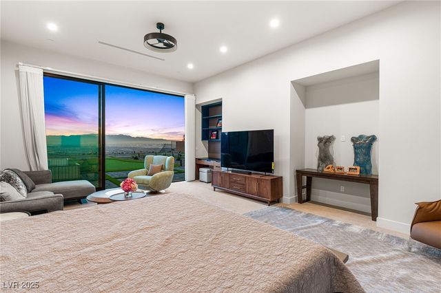 569 Overlook Rim Drive, Henderson, NV 89012