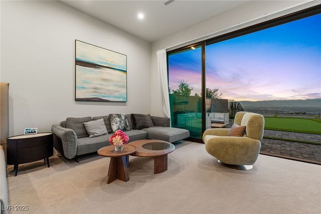 569 Overlook Rim Drive, Henderson, NV 89012