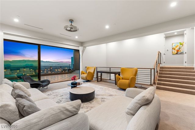 569 Overlook Rim Drive, Henderson, NV 89012