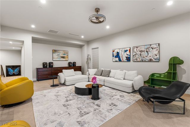 569 Overlook Rim Drive, Henderson, NV 89012