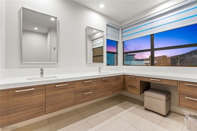 569 Overlook Rim Drive, Henderson, NV 89012