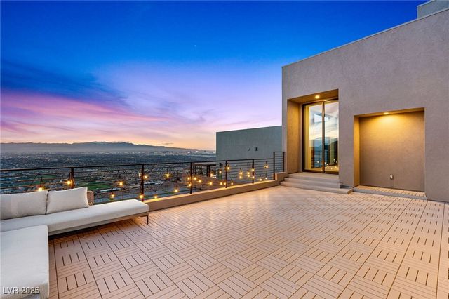 569 Overlook Rim Drive, Henderson, NV 89012