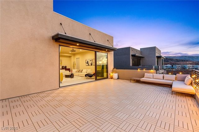 569 Overlook Rim Drive, Henderson, NV 89012