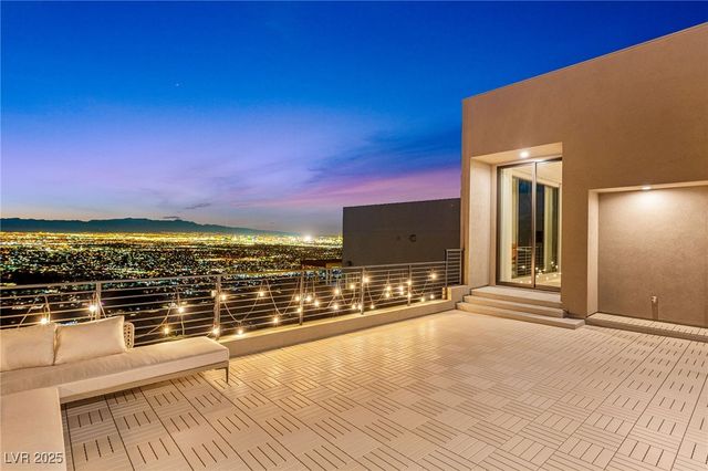 569 Overlook Rim Drive, Henderson, NV 89012