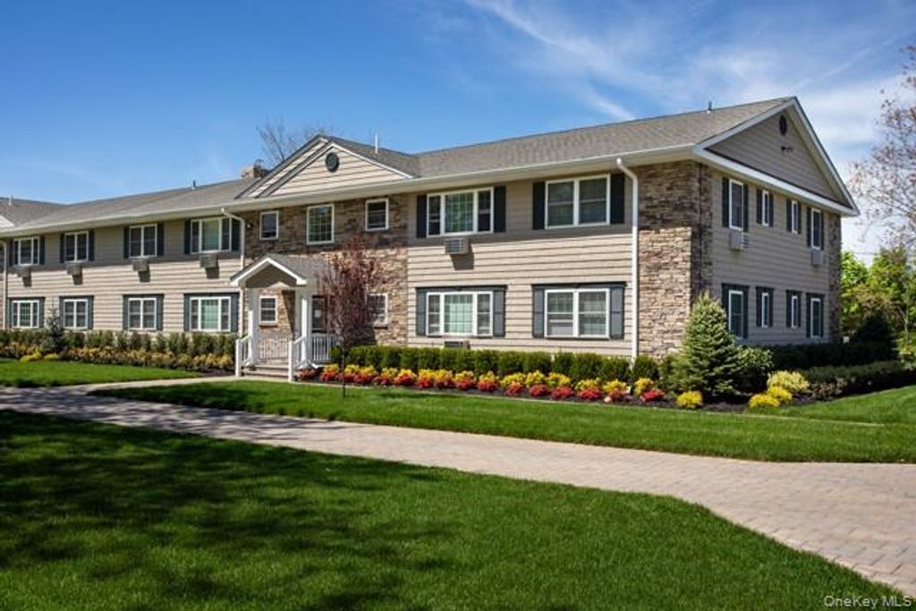 303-3 Robinson Avenue 303-3, Patchogue, NY 11772