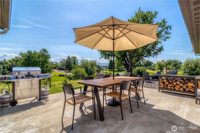 939 Stanley Drive, College Place, WA 99324