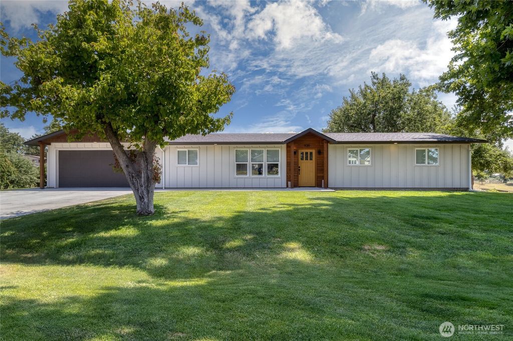 939 Stanley Drive, College Place, WA 99324