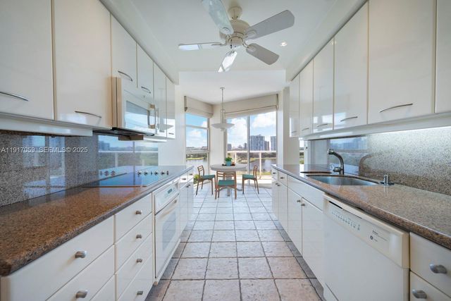 20281 E Country Club Drive 1009, Aventura, FL 33180