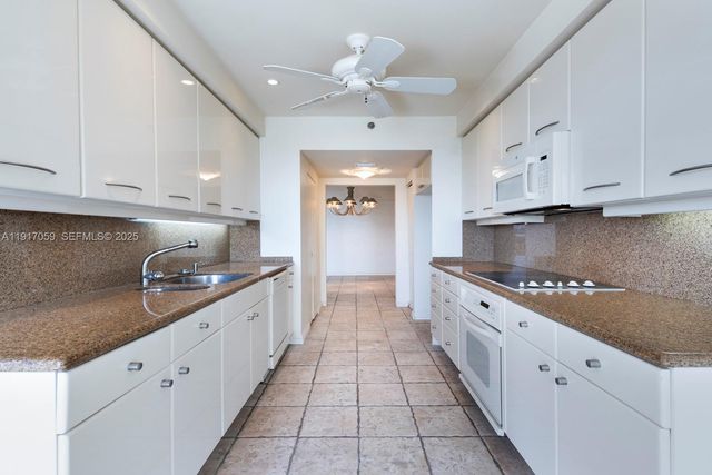 20281 E Country Club Drive 1009, Aventura, FL 33180