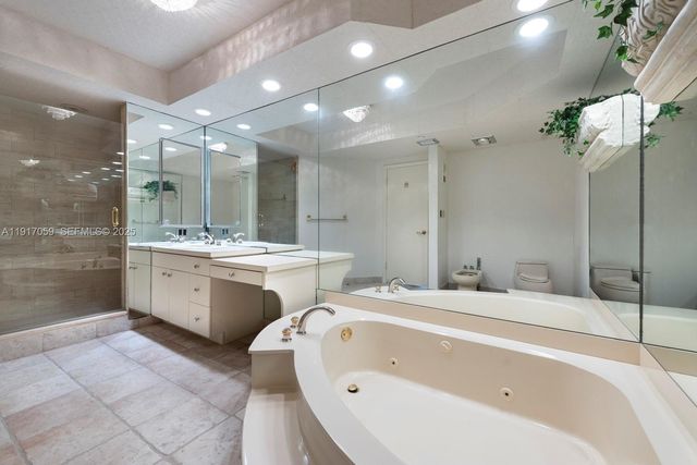 20281 E Country Club Drive 1009, Aventura, FL 33180