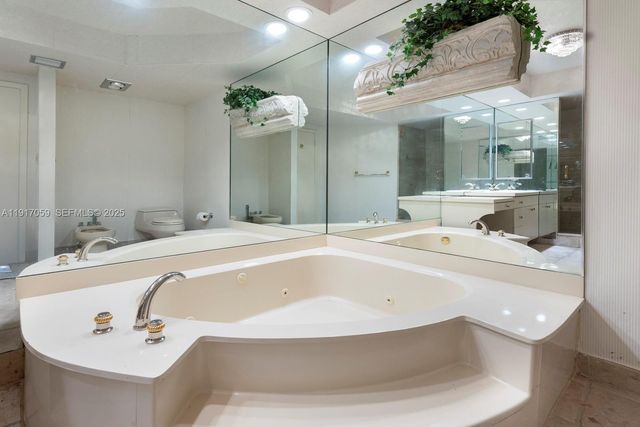 20281 E Country Club Drive 1009, Aventura, FL 33180