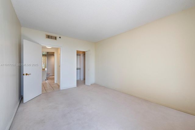 20281 E Country Club Drive 1009, Aventura, FL 33180