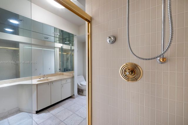 20281 E Country Club Drive 1009, Aventura, FL 33180