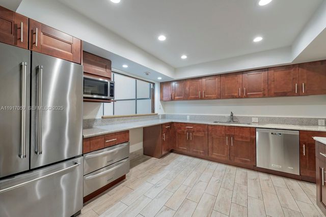 20281 E Country Club Drive 1009, Aventura, FL 33180