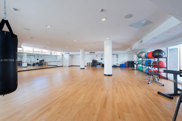 20281 E Country Club Drive 1009, Aventura, FL 33180
