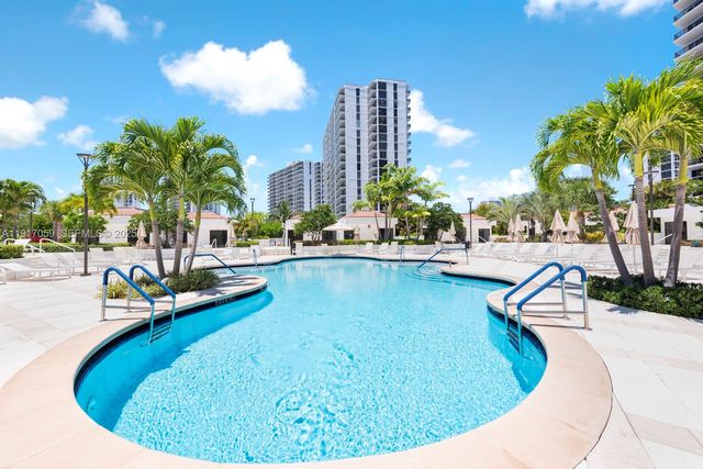 20281 E Country Club Drive 1009, Aventura, FL 33180