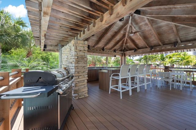 20281 E Country Club Drive 1009, Aventura, FL 33180