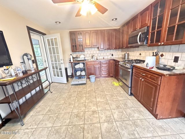 31 Charles Street, Waterford, NY 12188