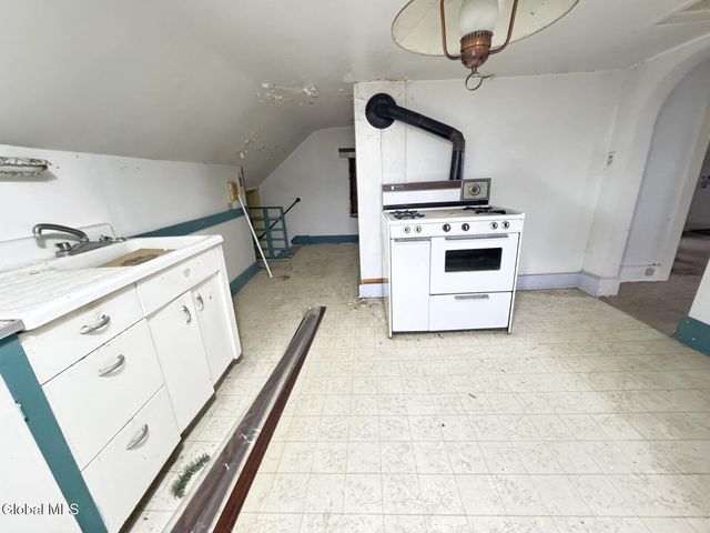 31 Charles Street, Waterford, NY 12188