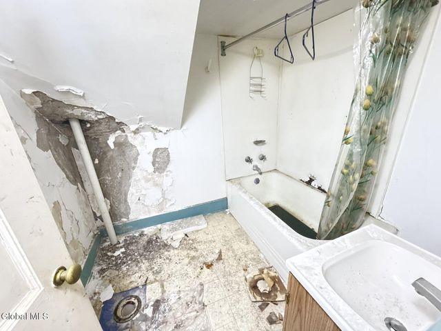 31 Charles Street, Waterford, NY 12188