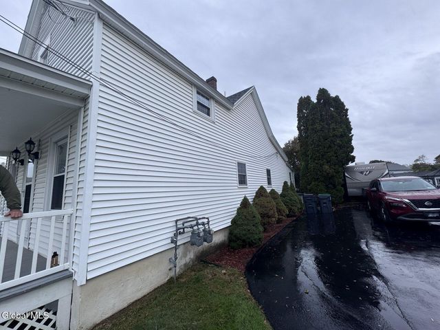 31 Charles Street, Waterford, NY 12188