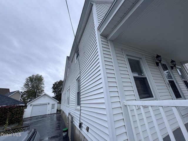31 Charles Street, Waterford, NY 12188