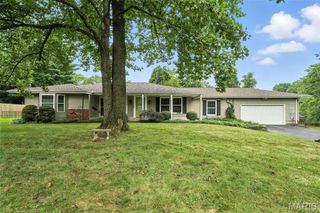 9457 Chavez Drive, Sunset Hills, MO 63127