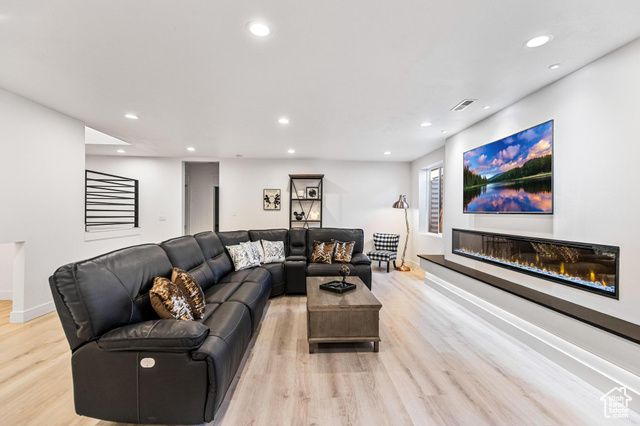 94 S 950 E, Hyde Park, UT 84318