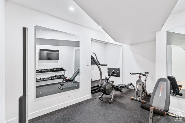 94 S 950 E, Hyde Park, UT 84318