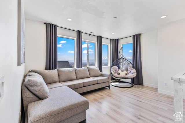 94 S 950 E, Hyde Park, UT 84318