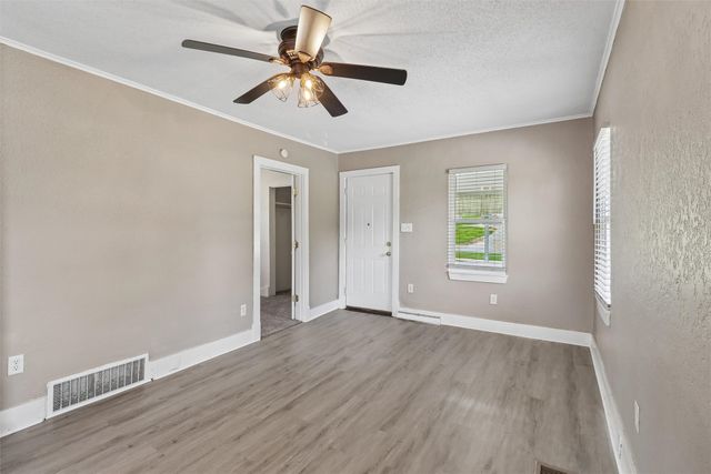 200 Fulton Drive, Des Moines, IA 50315