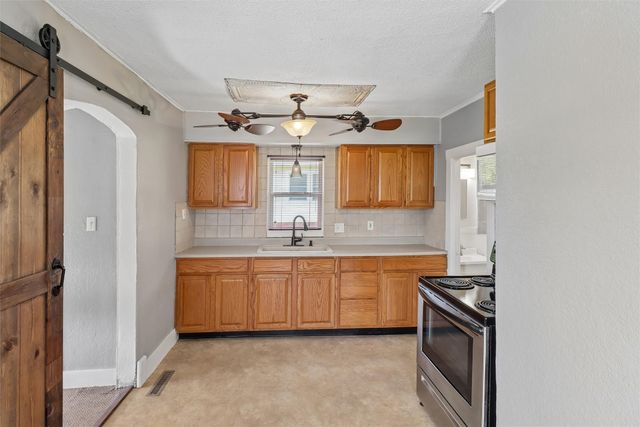 200 Fulton Drive, Des Moines, IA 50315