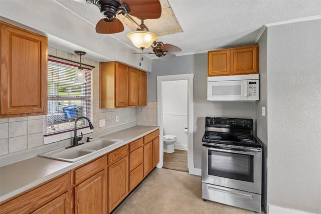 200 Fulton Drive, Des Moines, IA 50315