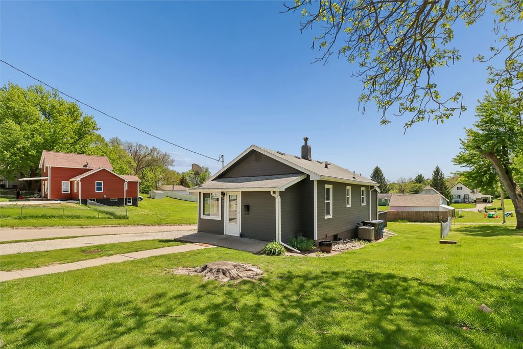 200 Fulton Drive, Des Moines, IA 50315