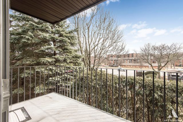 1049 W Ogden Avenue 212, Naperville, IL 60563