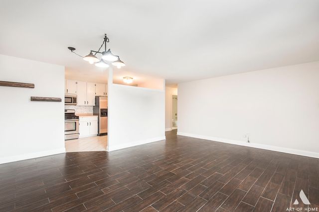 1049 W Ogden Avenue 212, Naperville, IL 60563
