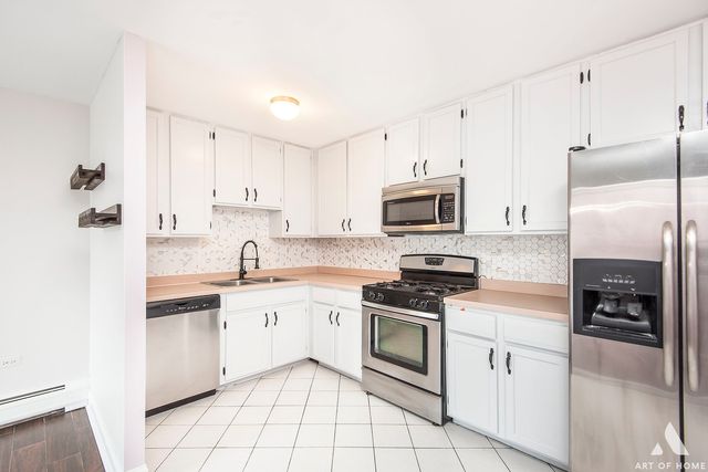 1049 W Ogden Avenue 212, Naperville, IL 60563