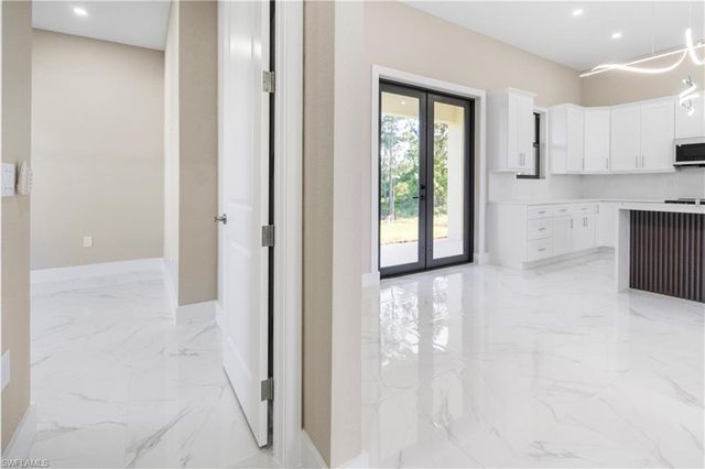 2813 19TH ST SW, Lehigh Acres, FL 33976