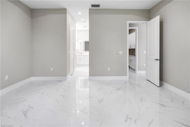 2813 19TH ST SW, Lehigh Acres, FL 33976