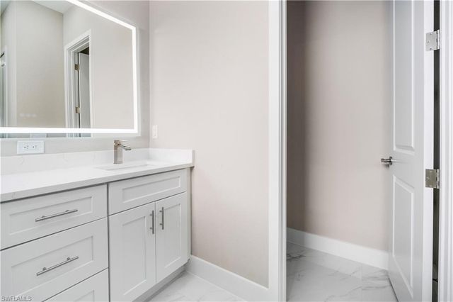 2813 19TH ST SW, Lehigh Acres, FL 33976