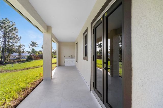 2813 19TH ST SW, Lehigh Acres, FL 33976