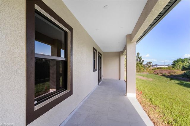 2813 19TH ST SW, Lehigh Acres, FL 33976