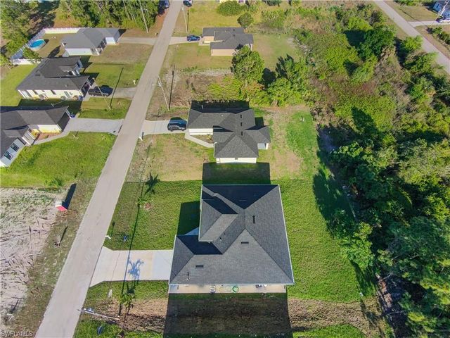 2813 19TH ST SW, Lehigh Acres, FL 33976
